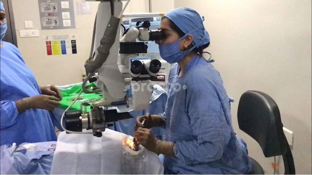 Dr. Dipti Shah performing cataract surgery
