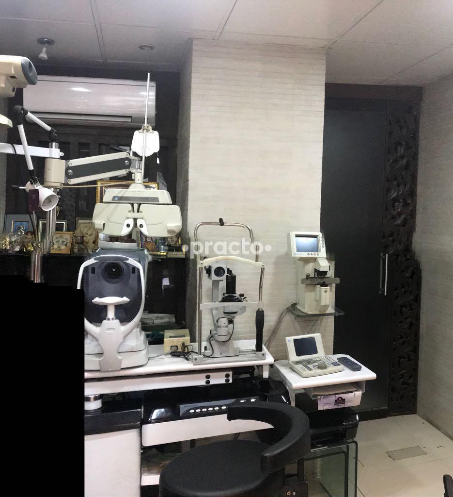 Diagnostic equipment at Sadhana Eye Care